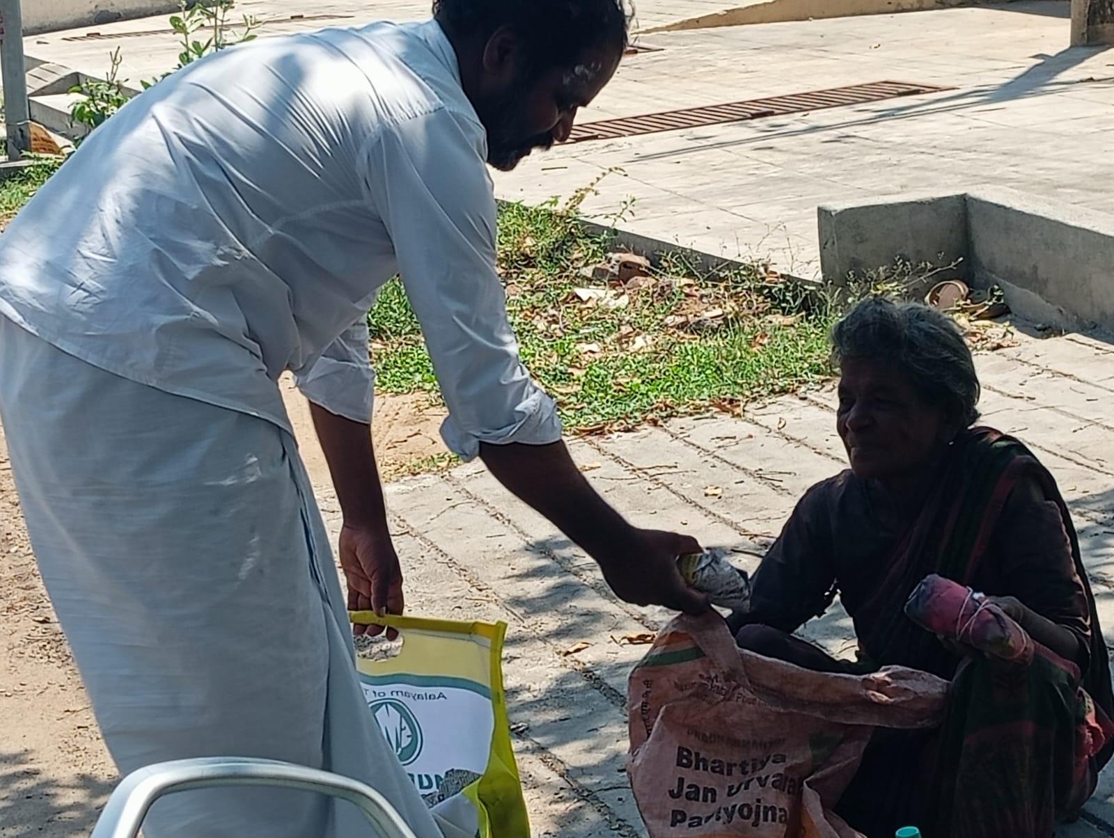 03-04-2026 – Mrs Sangeetha பிறந்தநாளை முன்னிட்டு Flowrish Foundation இணைந்து நடத்திய அன்னதான விழா