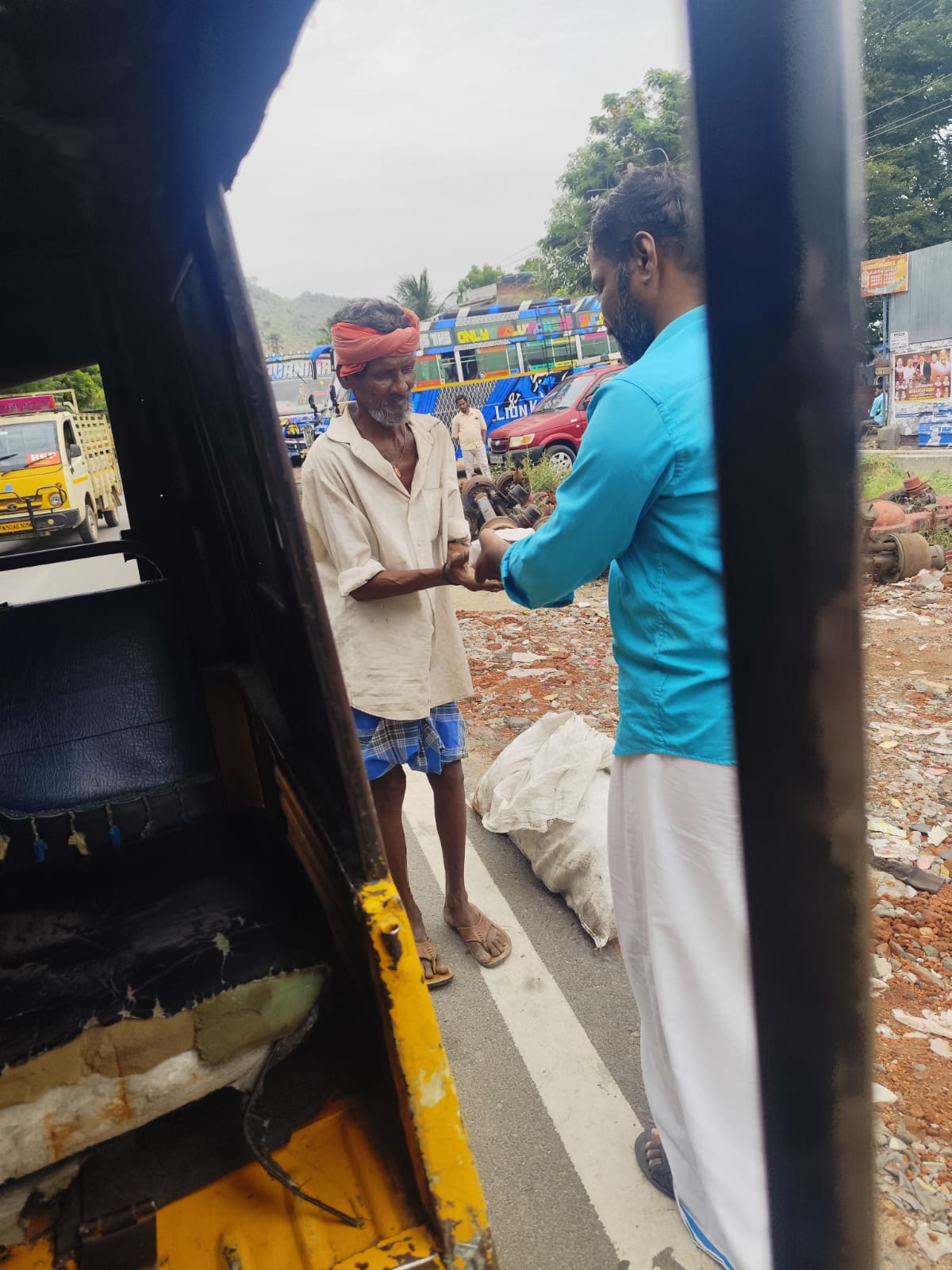 தமிழ் மொழியின் பிறந்தநாளை முன்னிட்டு Flowrish Foundation சார்பில் அன்னதானம் | 20.07.2026 | Salem