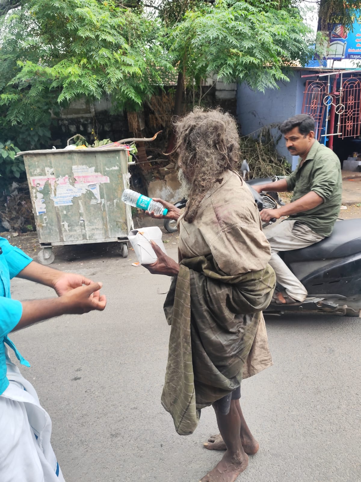 தமிழ் மொழியின் பிறந்தநாளை முன்னிட்டு Flowrish Foundation சார்பில் அன்னதானம் | 20.07.2026 | Salem