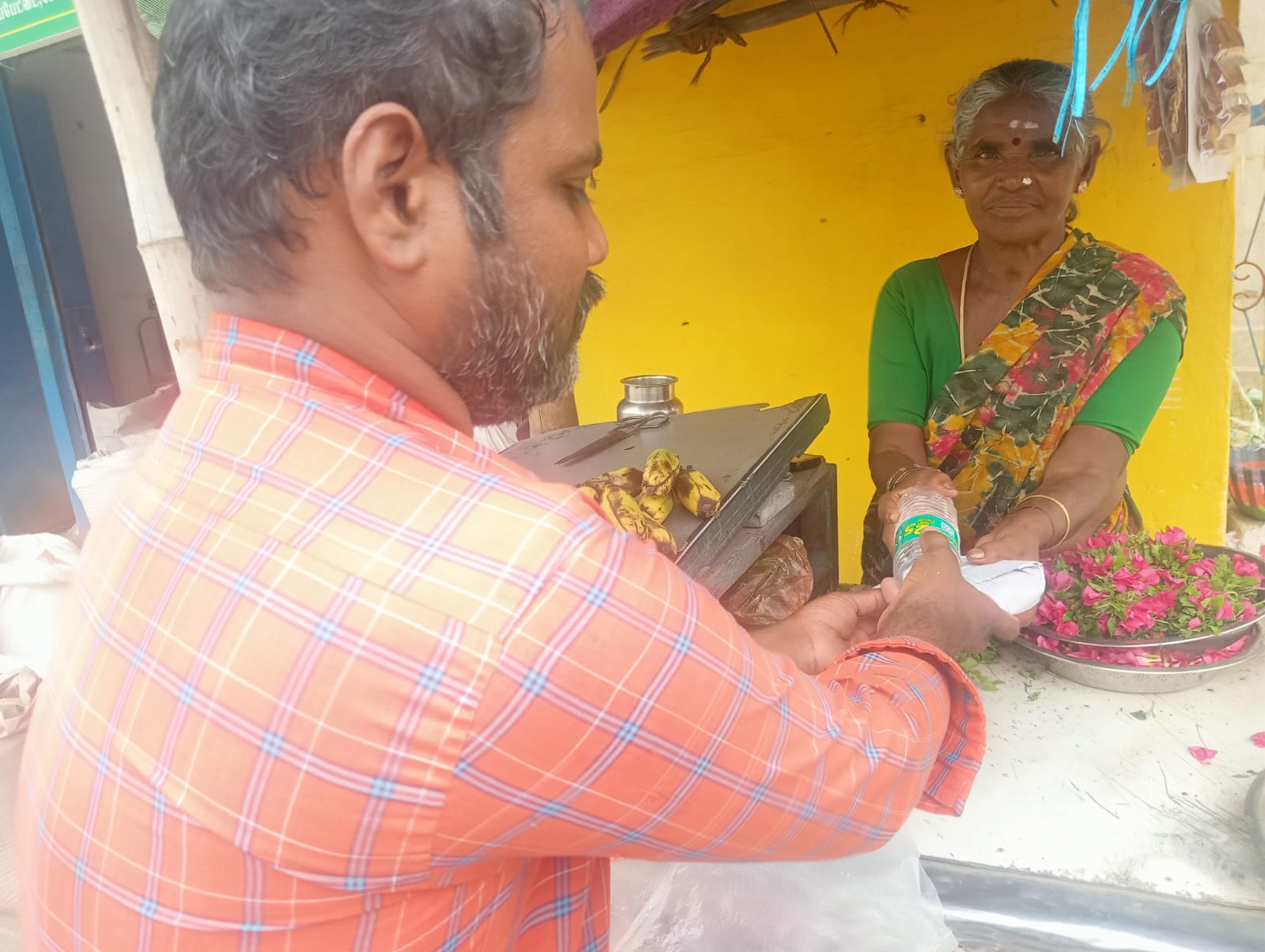 V.மதுரவேலனின் & பாலாஜி பிறந்தநாளை முன்னிட்டு Flowrish Foundation சார்பில் 100 நபர்களுக்கு அன்னதானம் | 30.08.2026 | Salem