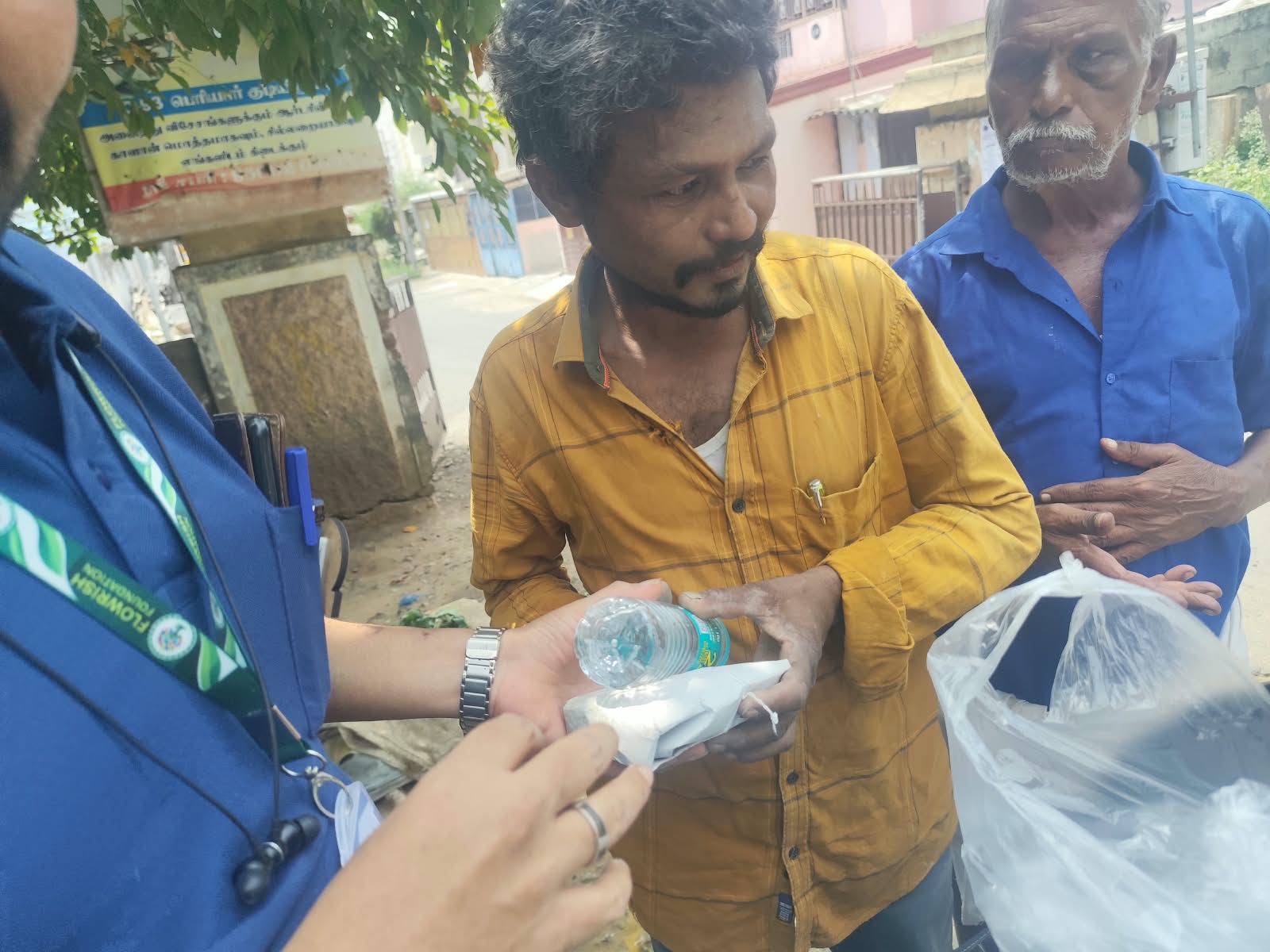 தமிழரசி அம்மா அவர்களின் 2ஆம் ஆண்டு நினைவு நாளை முன்னிட்டு, 12.10.2026 அன்று அன்னதானம் மற்றும் வஸ்திர தானம் வழங்கப்பட்டது.