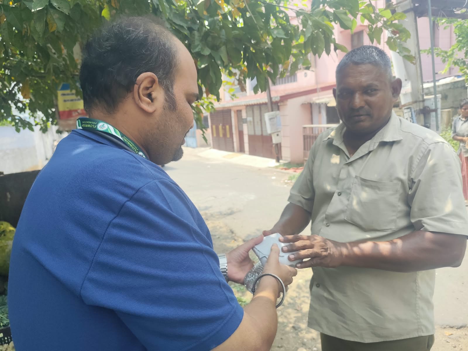 தமிழரசி அம்மா அவர்களின் 2ஆம் ஆண்டு நினைவு நாளை முன்னிட்டு, 12.10.2026 அன்று அன்னதானம் மற்றும் வஸ்திர தானம் வழங்கப்பட்டது.