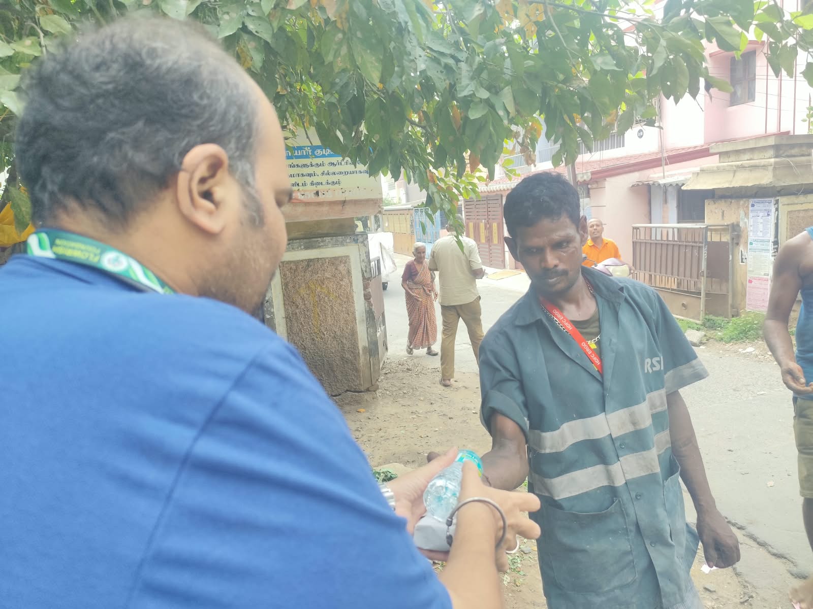 தமிழரசி அம்மா அவர்களின் 2ஆம் ஆண்டு நினைவு நாளை முன்னிட்டு, 12.10.2026 அன்று அன்னதானம் மற்றும் வஸ்திர தானம் வழங்கப்பட்டது.